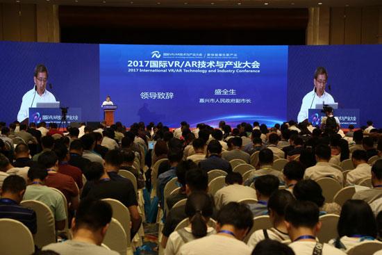 中國電子學(xué)會發(fā)布《2017VR/AR技術(shù)與產(chǎn)業(yè)研究報告》